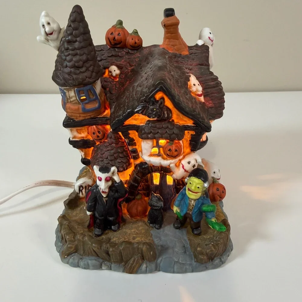 Spooky Hollow Lighted Vampire House Porcelain Village Halloween Decoration Haunt